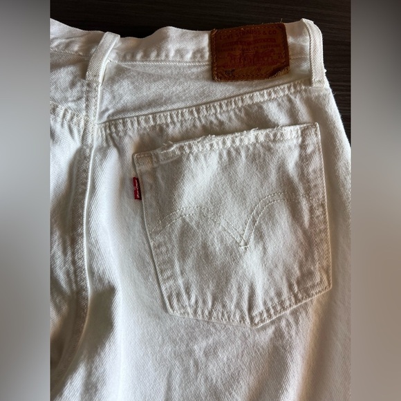 501 white Levi’s distressed 29/26 pants. A150 - Picture 3 of 7